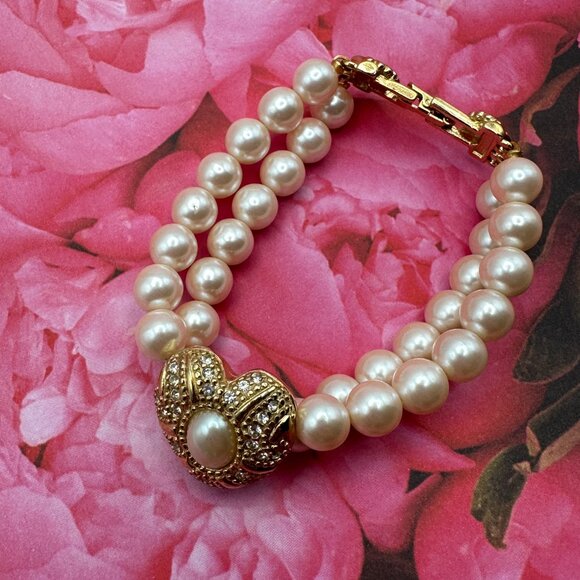 Vintage Richelieu Double Faux Pearl Bracelet with heart “centerpiece” covered in - Picture 6 of 14